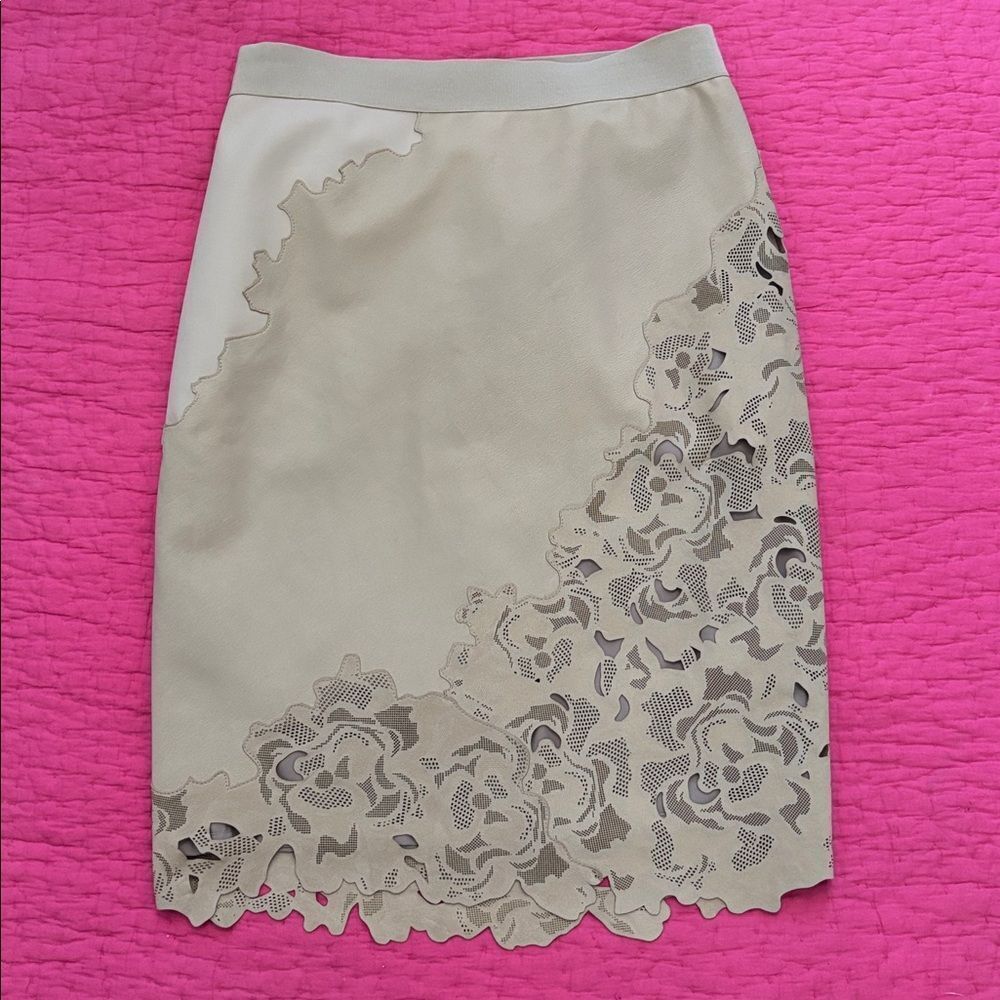 Elite Tahari elegant beige lamb leather detailed pencil skirt, US4
